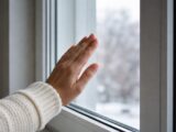 Dlaczego przy nowych oknach czuć chłód mimo dobrej szczelności