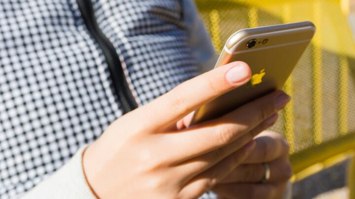 Skąd bierze się potrzeba ciągłego sprawdzania telefonu nawet bez powiadomień?